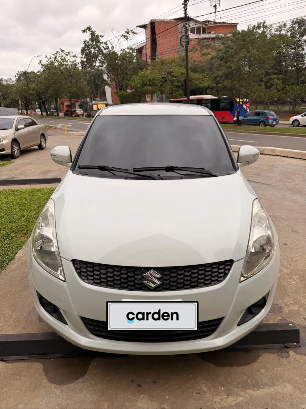 SUZUKI SWIFT 2015