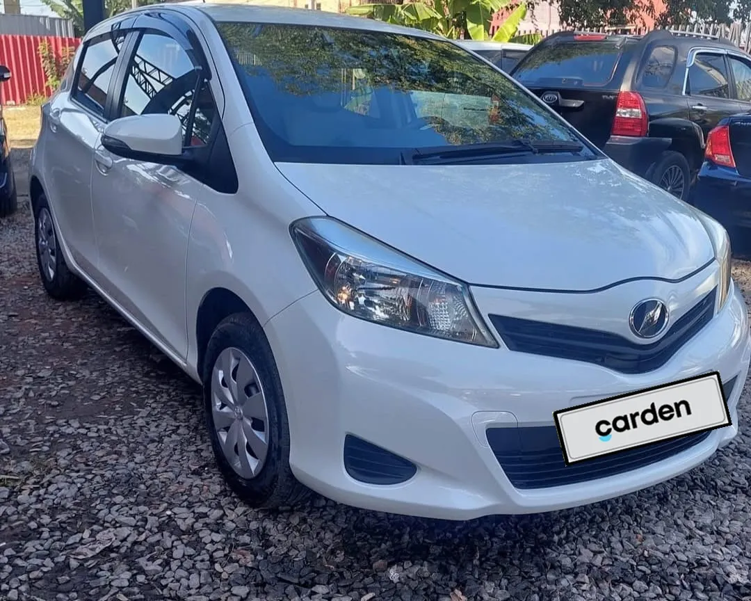 TOYOTA NEW VITZ 2012, imagen 2