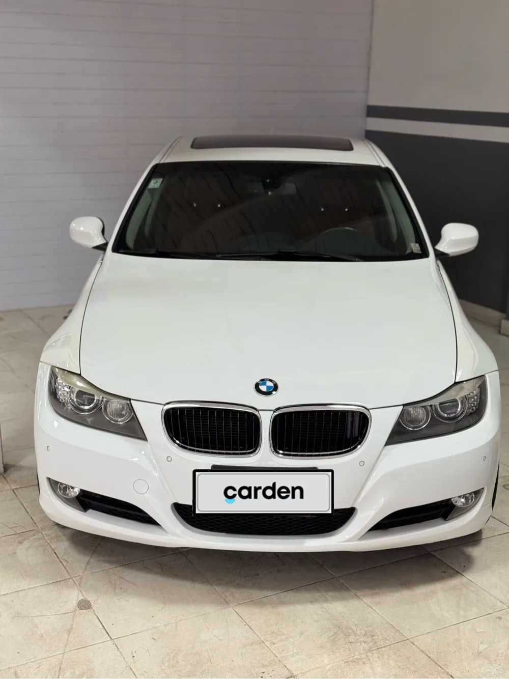 BMW 330 2011