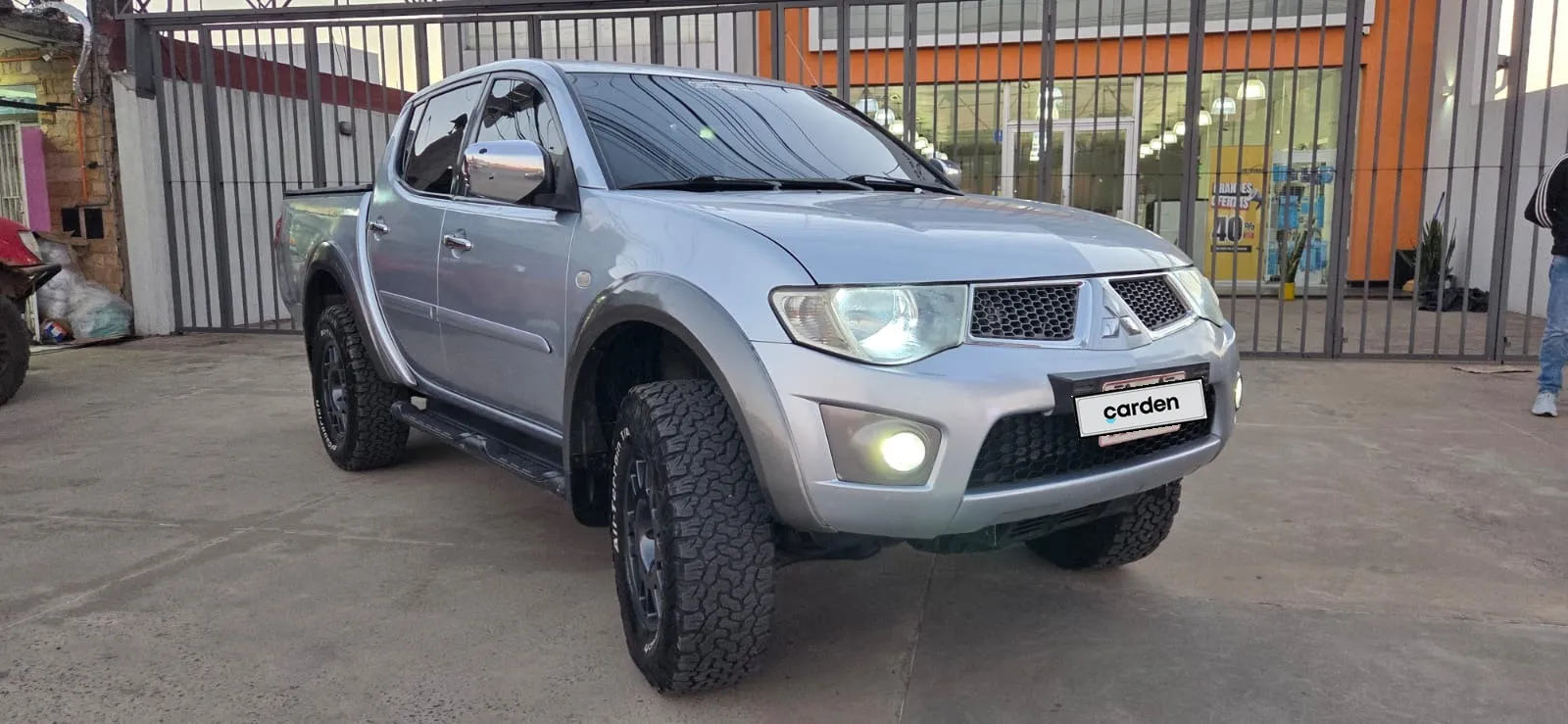 MITSUBISHI TRITON 2012
