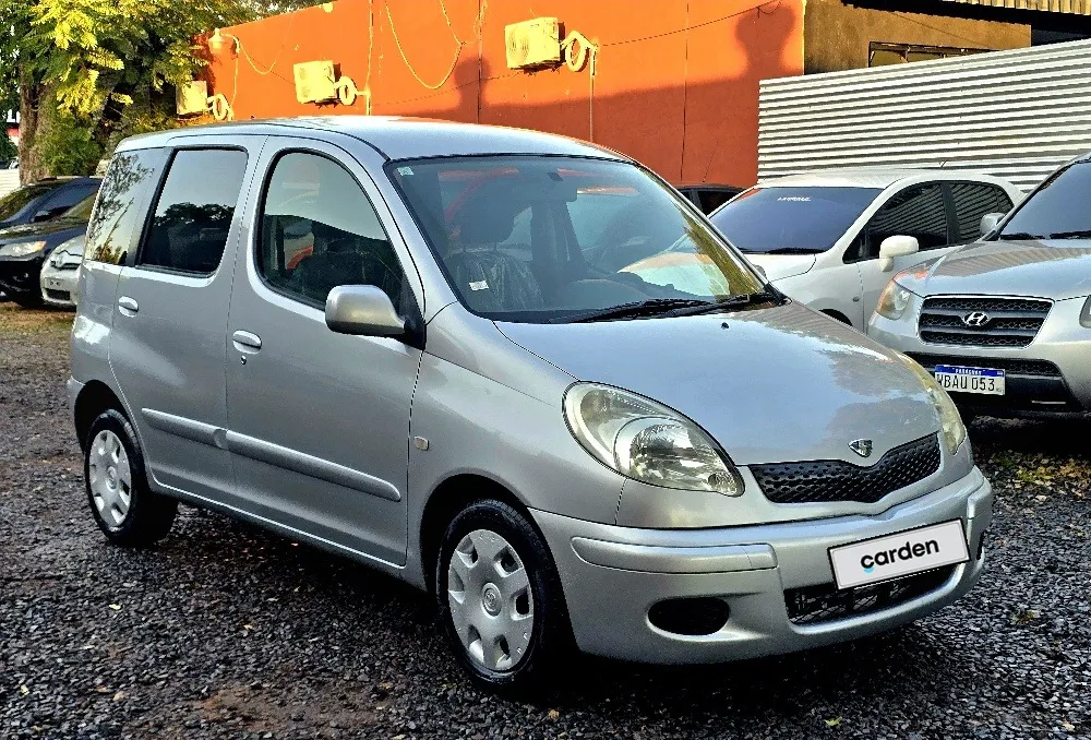 TOYOTA FUNCARGO 2006