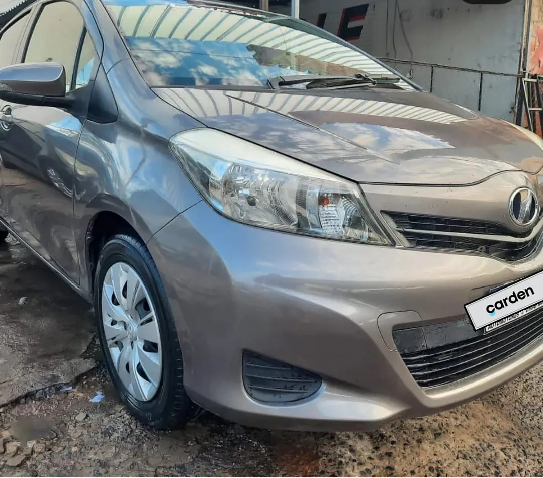TOYOTA VITZ 2012, imagen 3