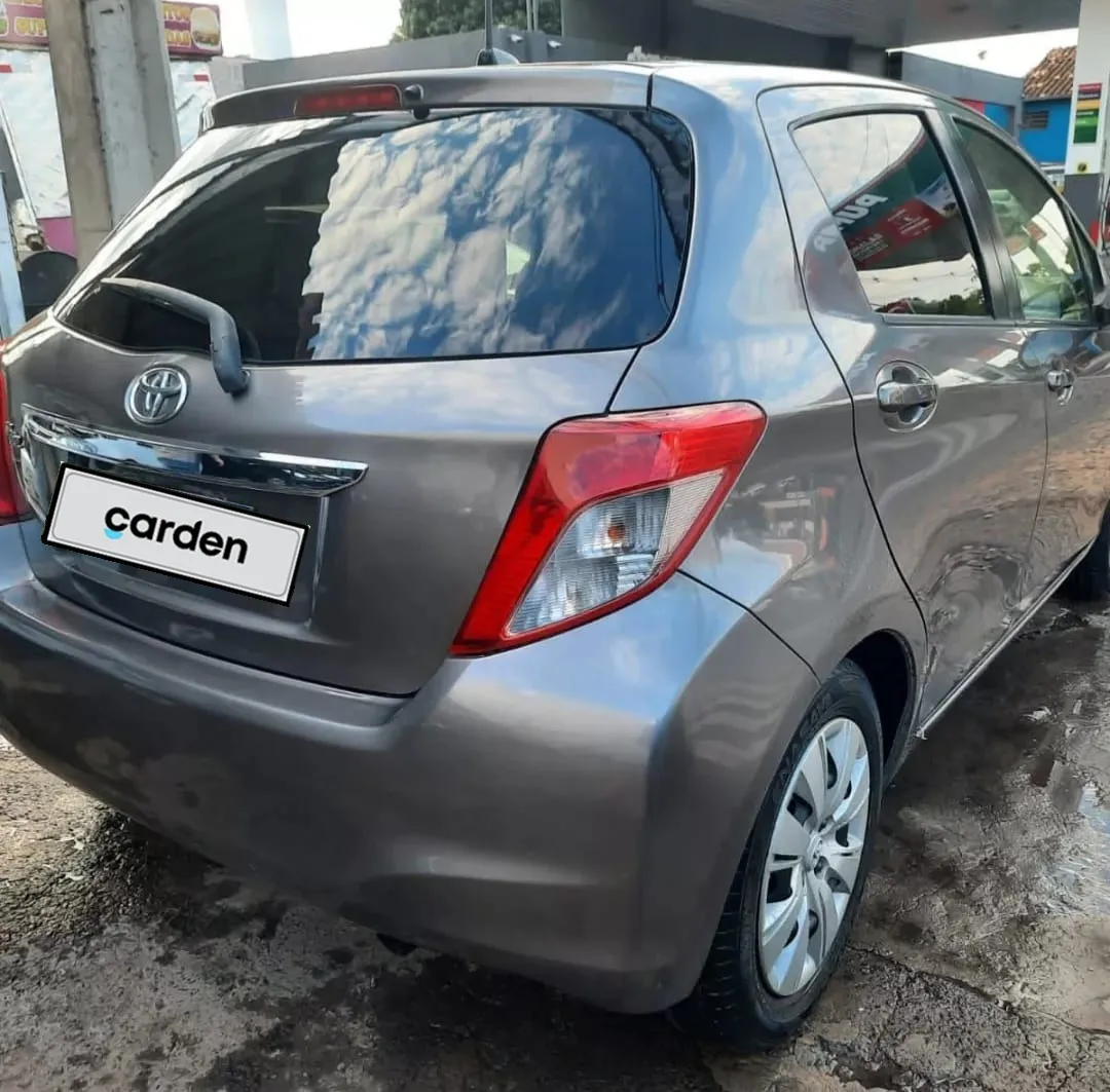 TOYOTA VITZ 2012, imagen 5