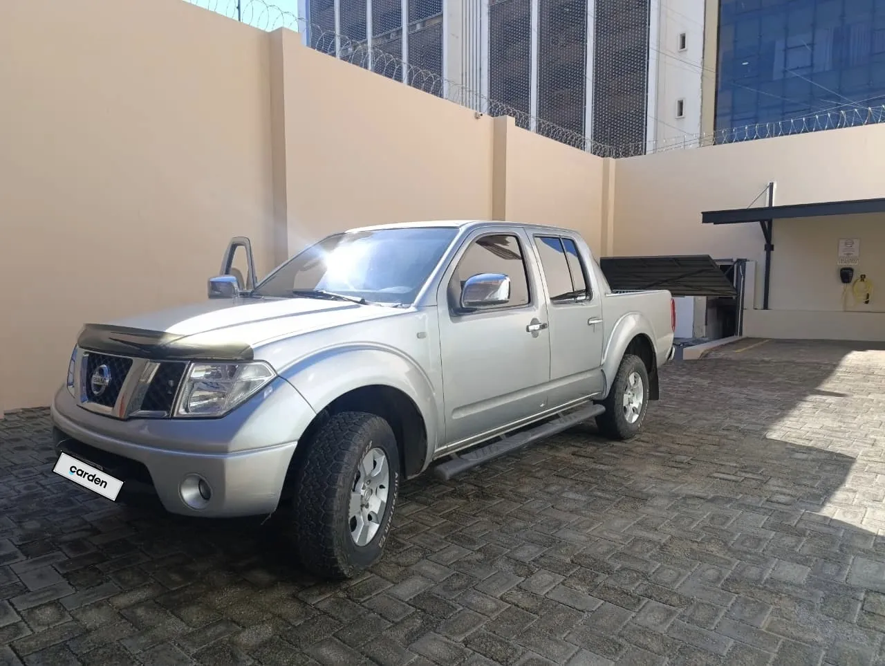 NISSAN NAVARA 2009