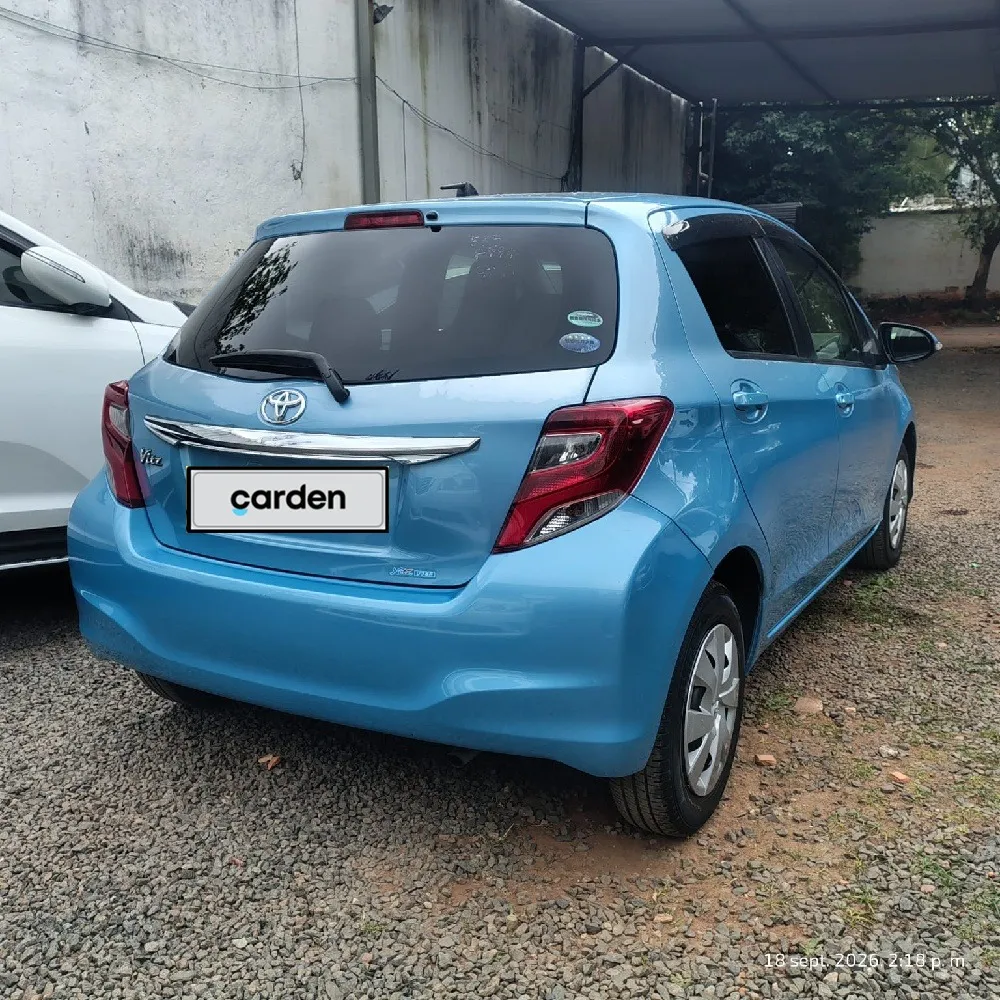 TOYOTA VITZ 2016, imagen 3