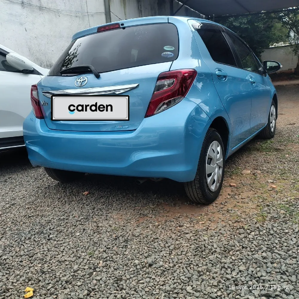 TOYOTA VITZ 2016, imagen 8