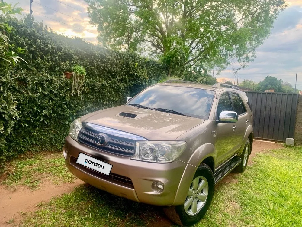 TOYOTA FORTUNER 2011