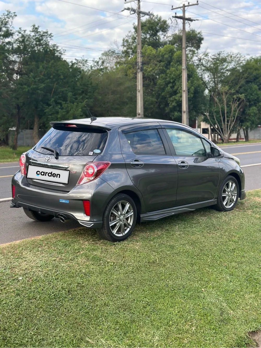 TOYOTA NEW VITZ 2011, imagen 6