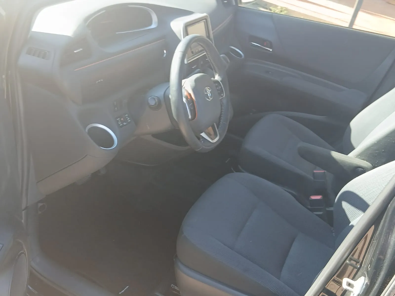 TOYOTA SIENTA 2015, imagen 3