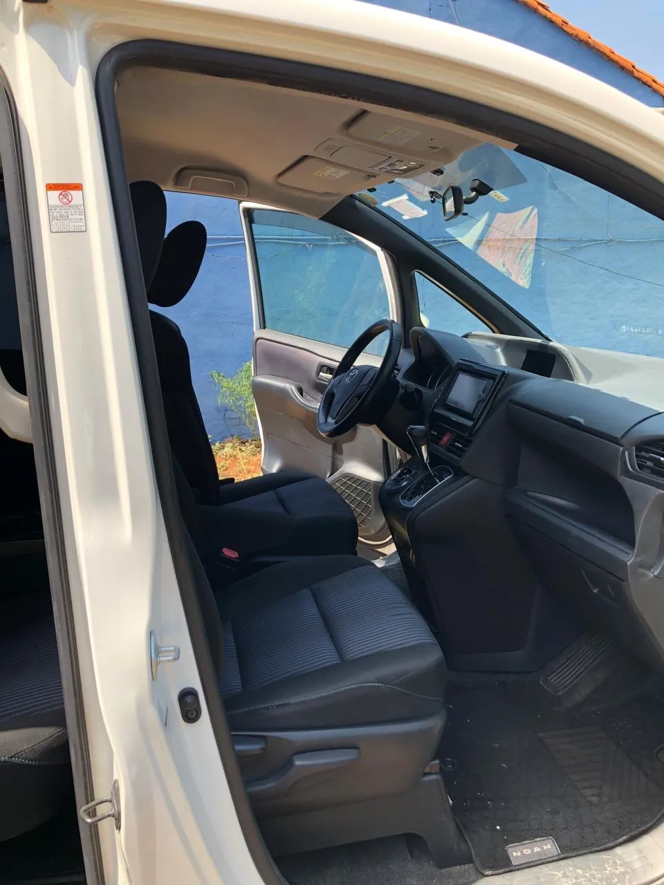 TOYOTA NOAH 2014, imagen 3