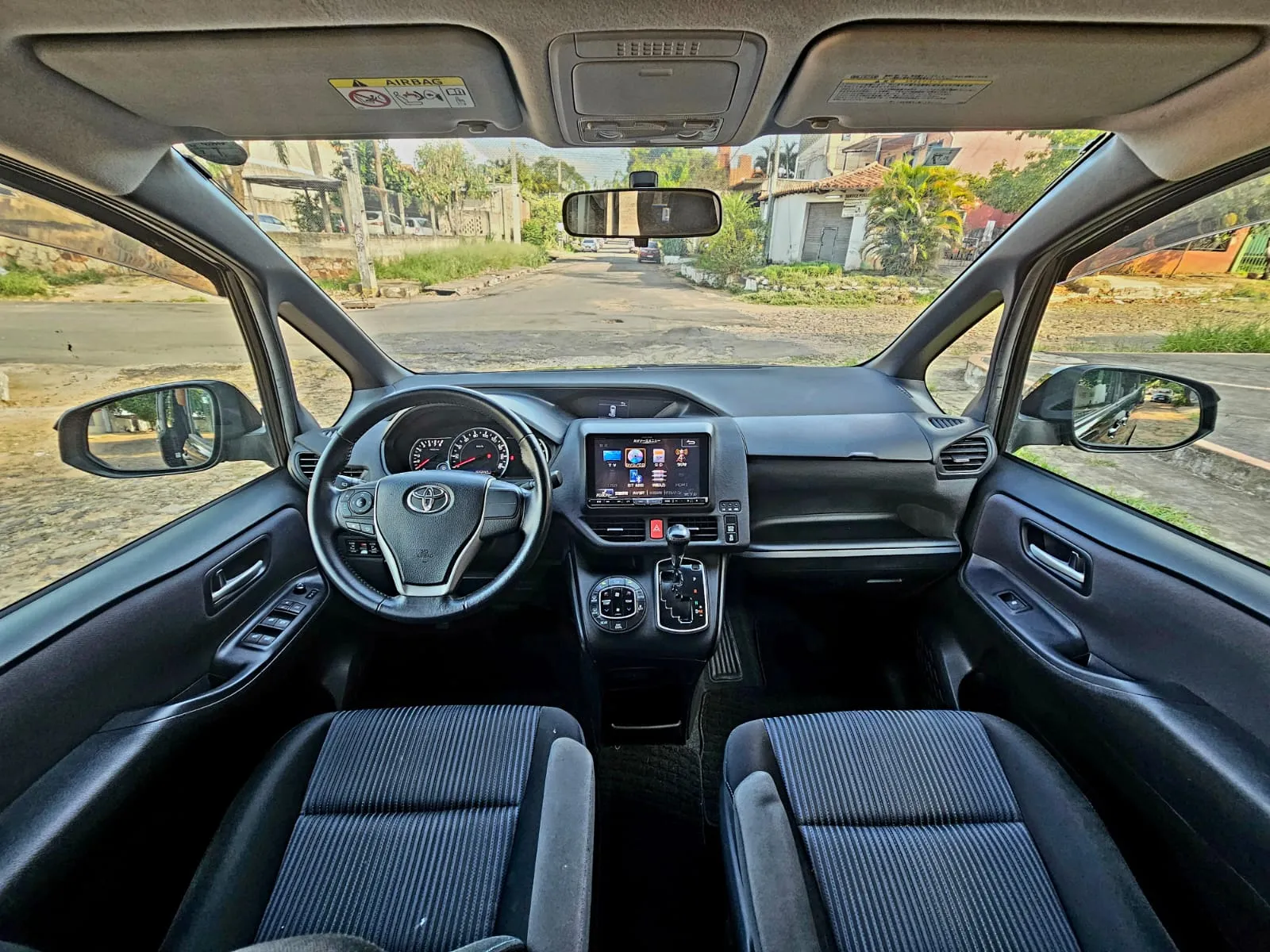 TOYOTA VOXY 2014, imagen 2
