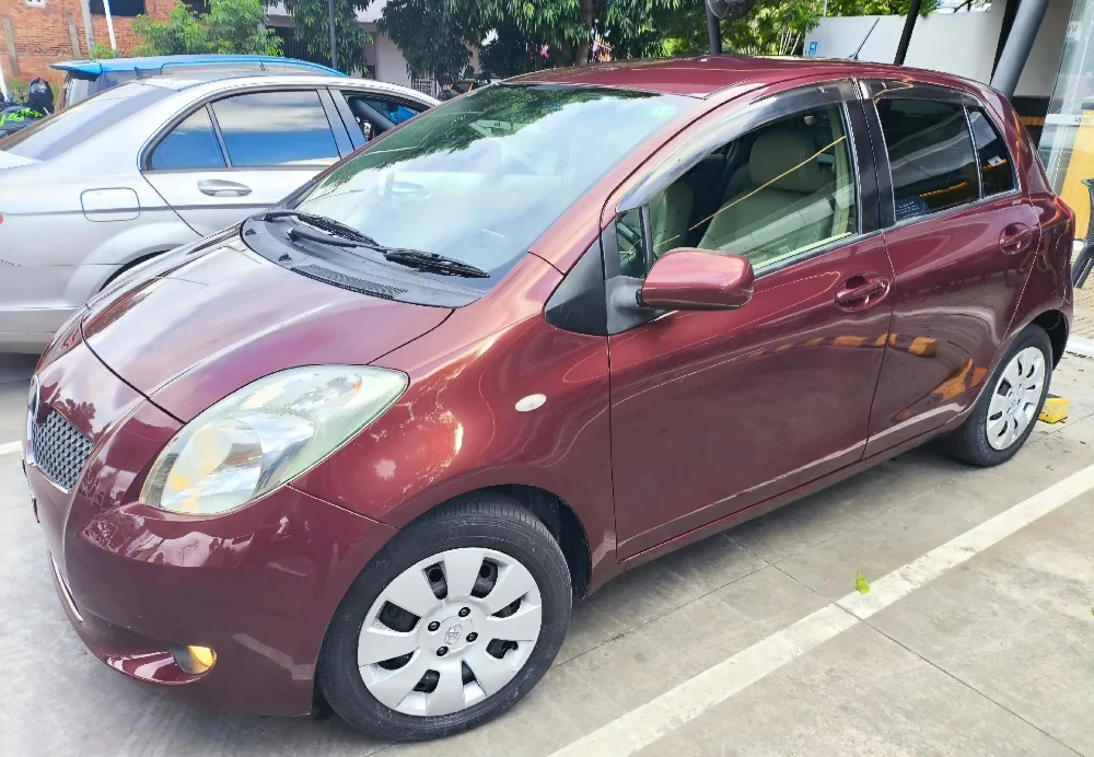 TOYOTA NEW VITZ 2007, imagen 2