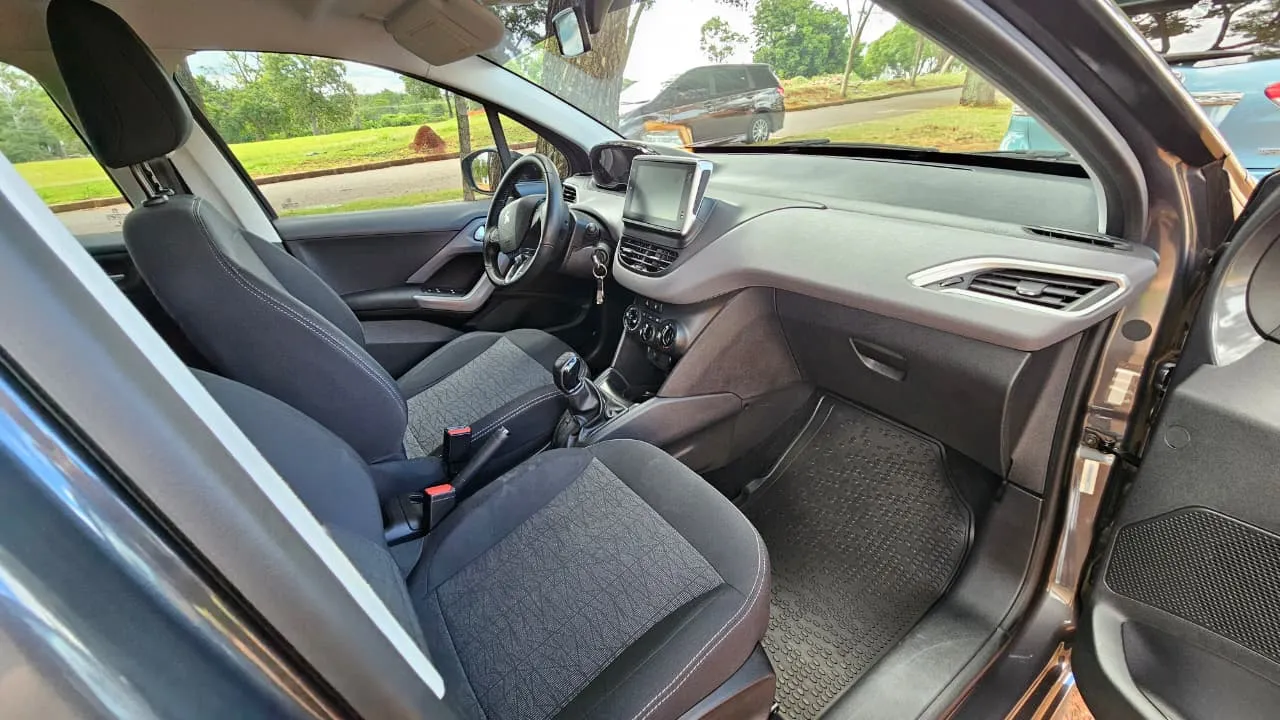 PEUGEOT 208 2019, imagen 5