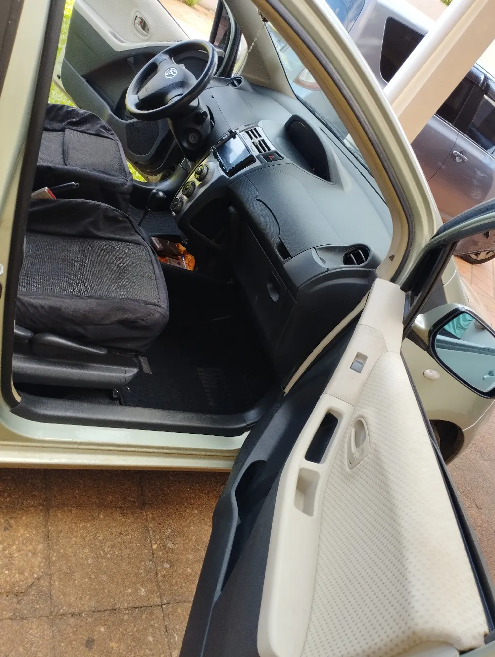 TOYOTA VITZ 2007, imagen 3