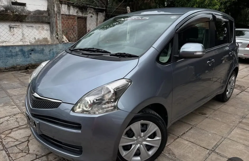 TOYOTA RACTIS 2010