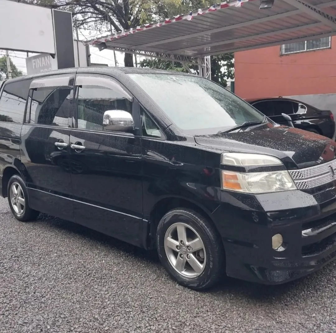 TOYOTA VOXY 2005, imagen 3