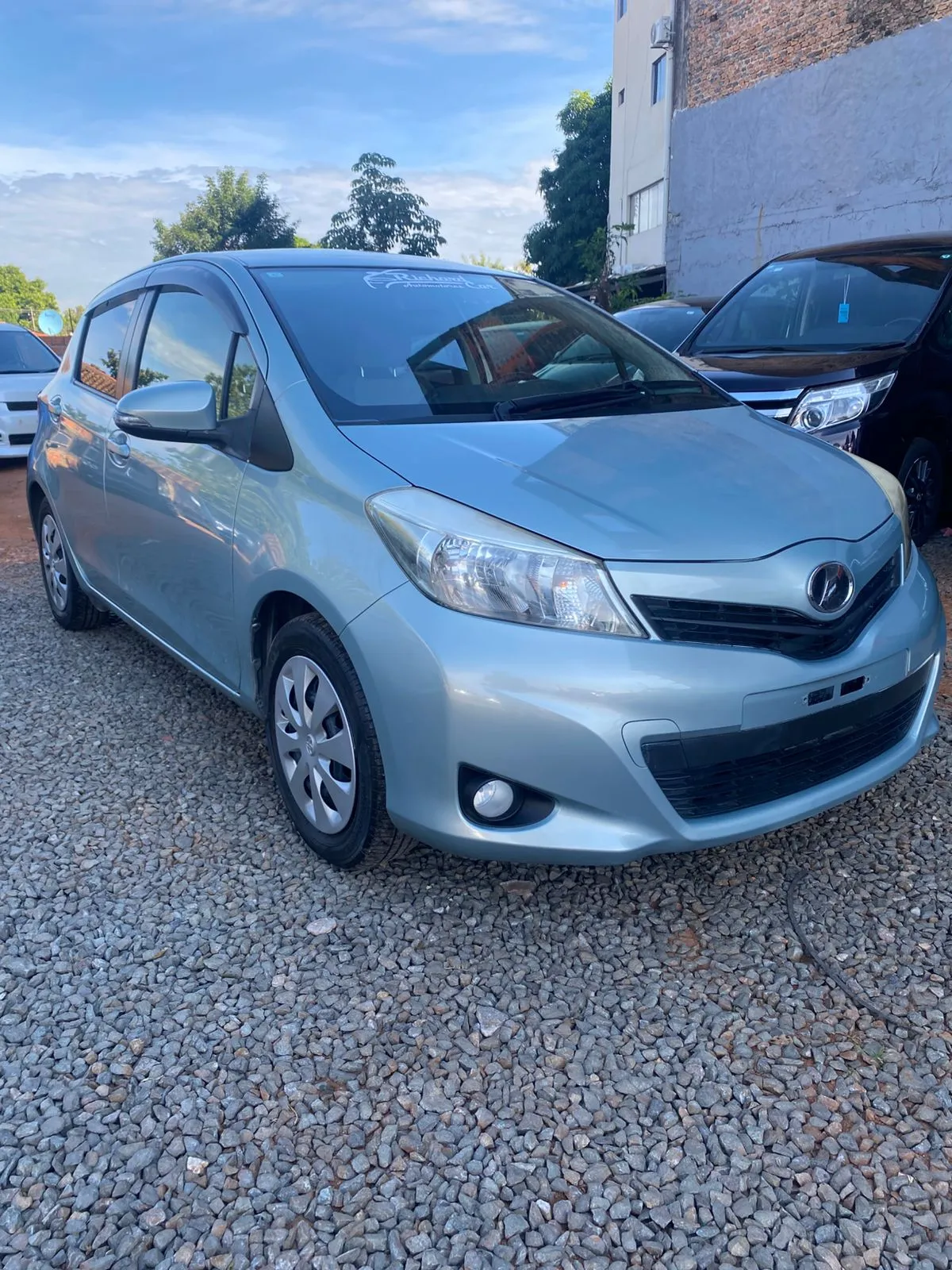 TOYOTA VITZ 2011