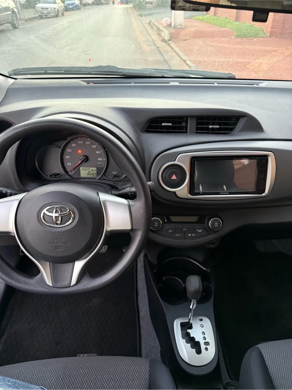 TOYOTA VITZ 2013, imagen 4