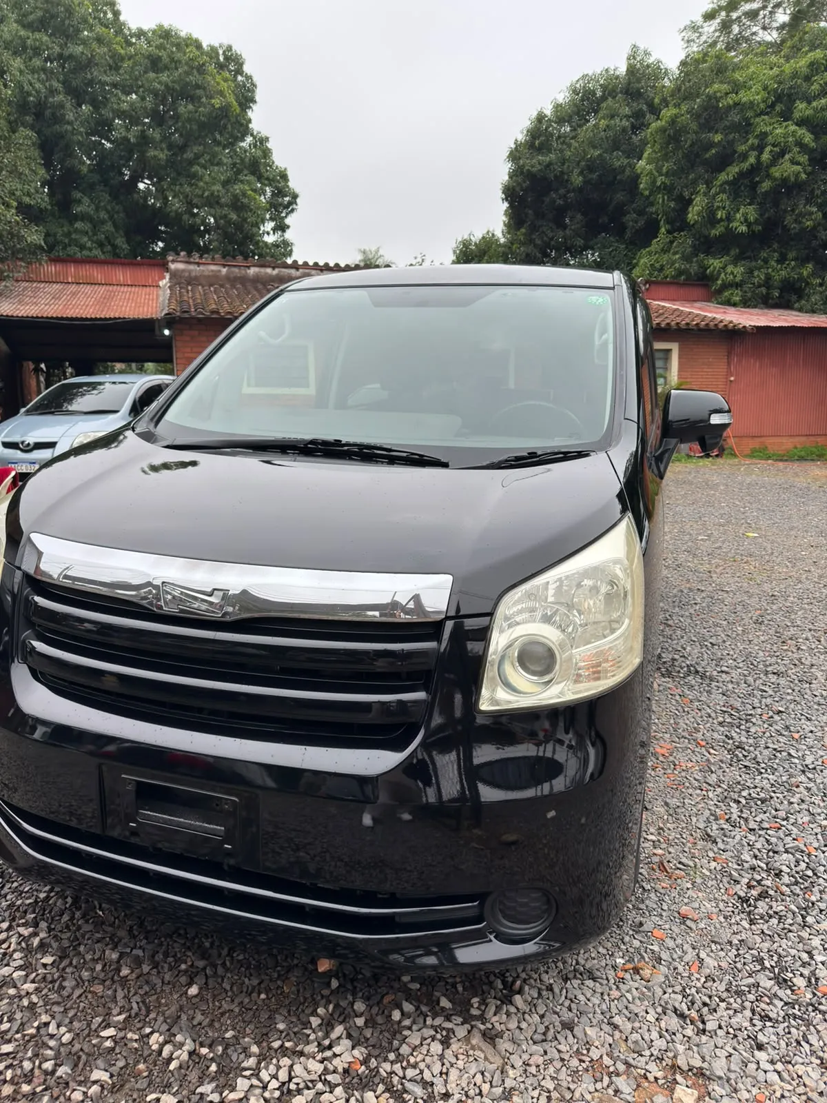 TOYOTA NOAH 2009