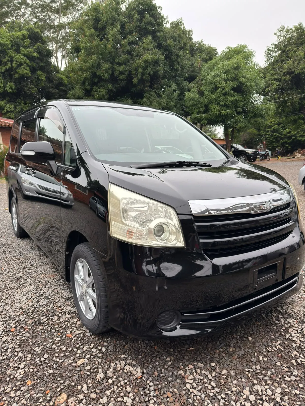 TOYOTA NOAH 2009, imagen 2