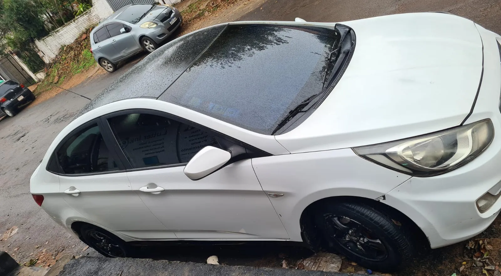 HYUNDAI ACCENT 2011, imagen 2