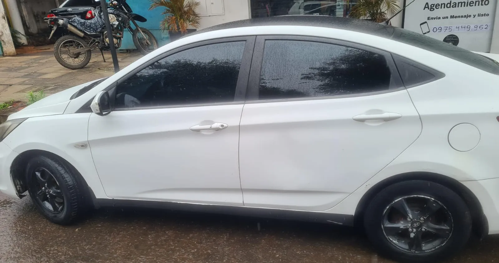 HYUNDAI ACCENT 2011, imagen 3