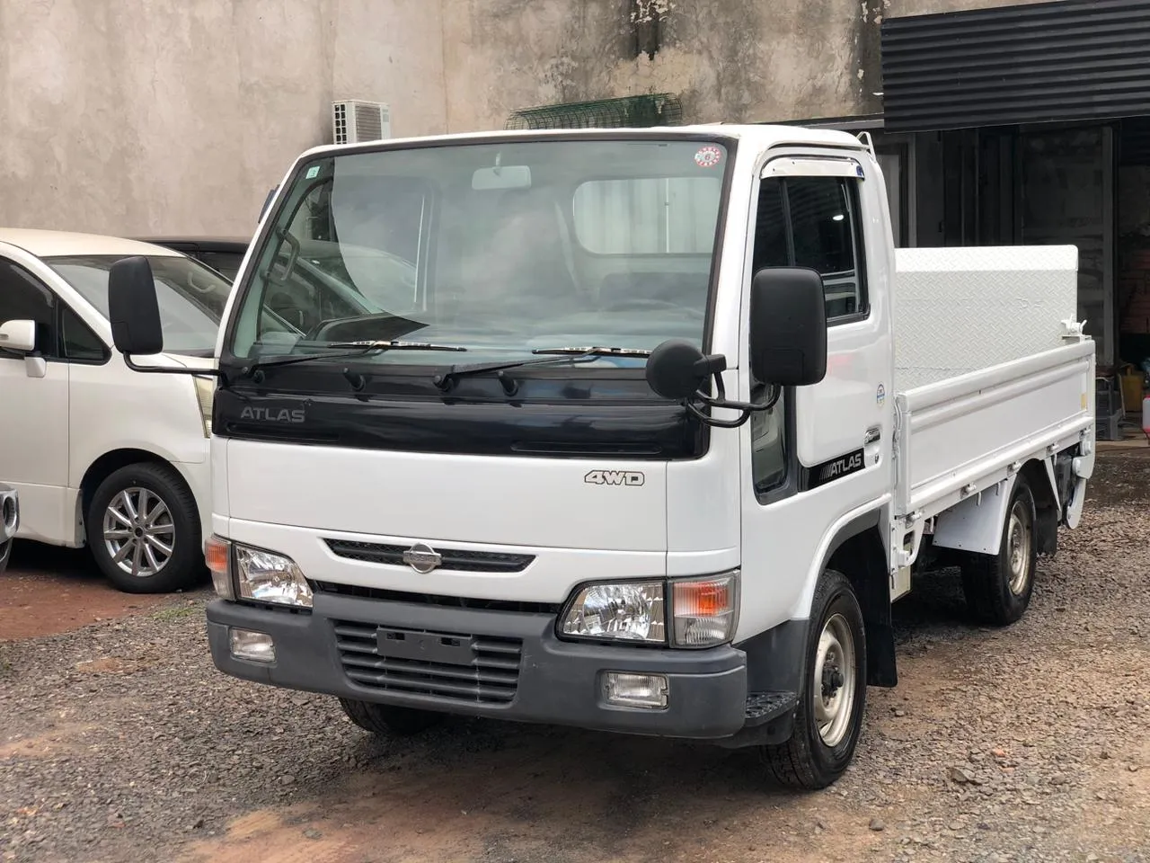 NISSAN ATLAS 2001