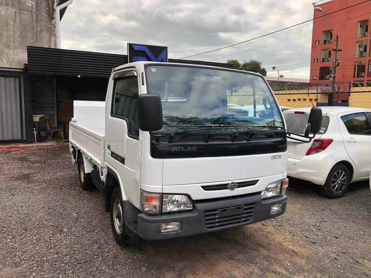 NISSAN ATLAS 2001, imagen 2