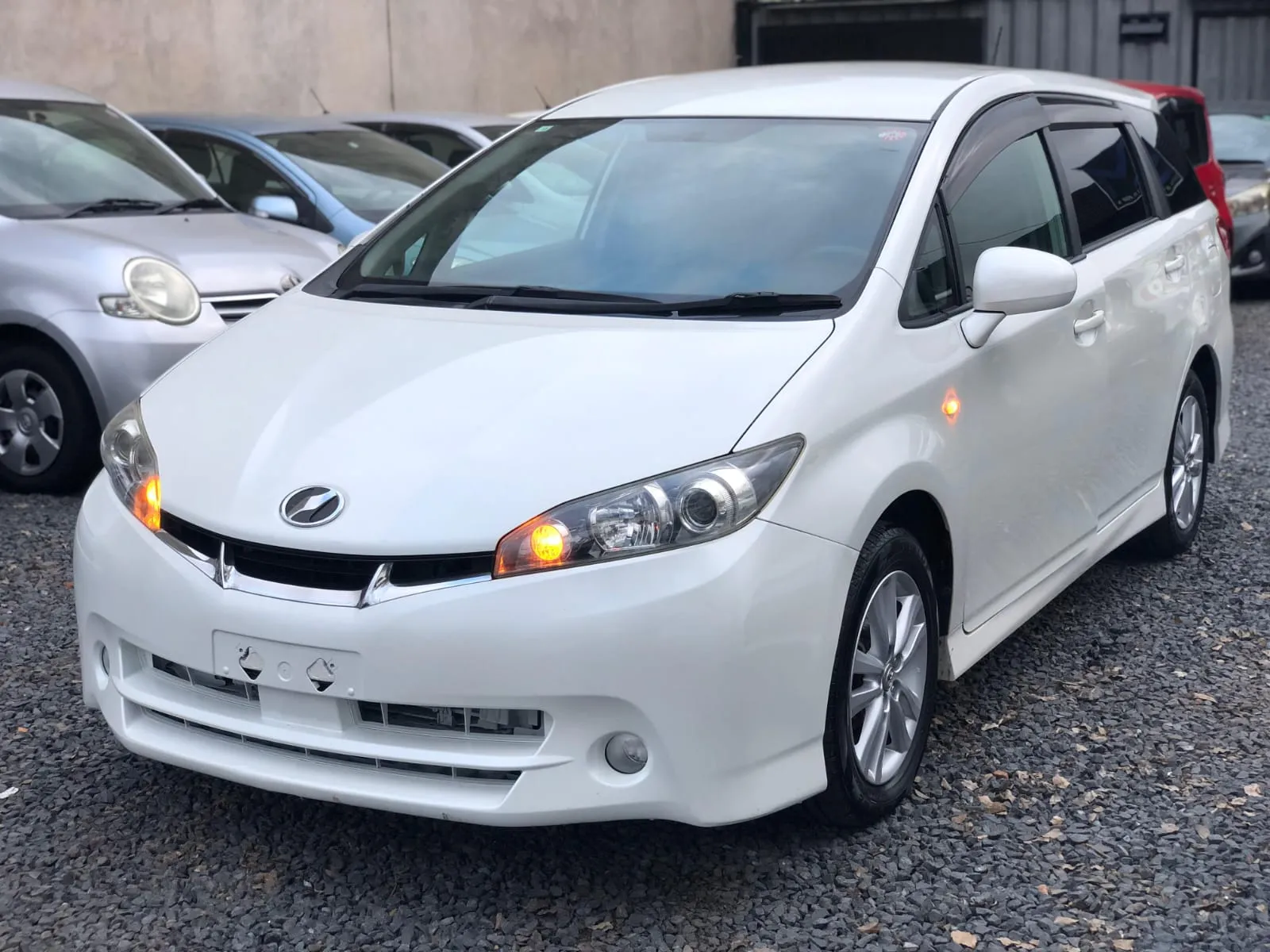 TOYOTA WISH 2010