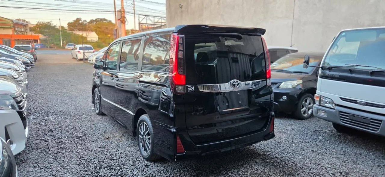 TOYOTA NOAH 2014, imagen 4