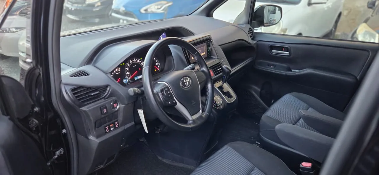 TOYOTA NOAH 2014, imagen 8