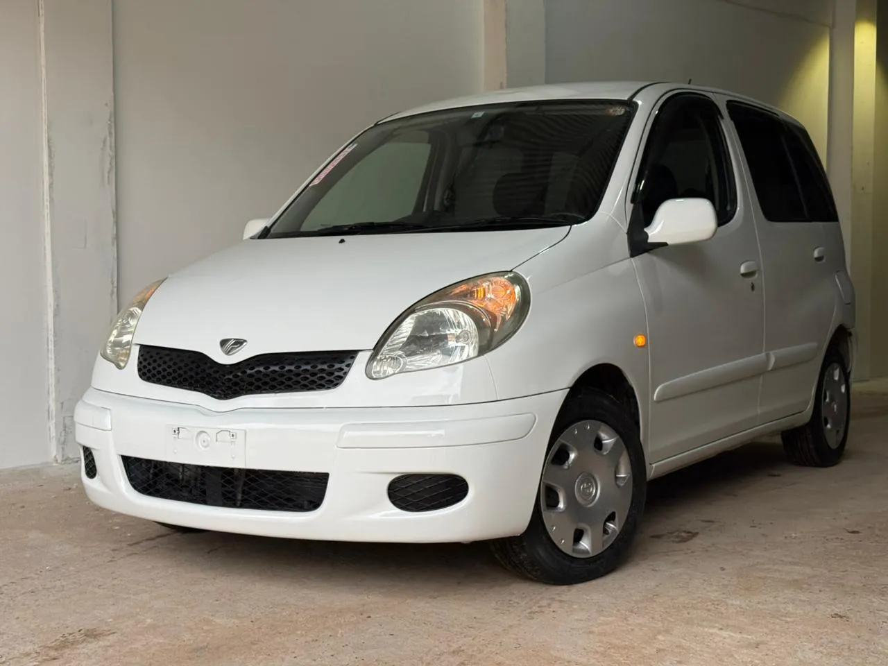 TOYOTA FUNCARGO 2004, imagen 2