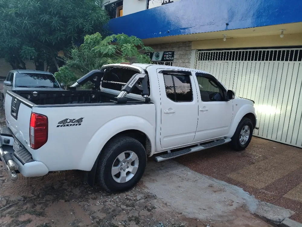 NISSAN NAVARA 2011, imagen 2