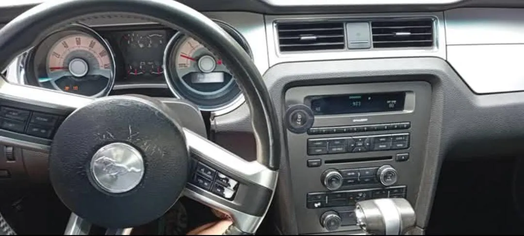 FORD MUSTANG 2010, imagen 2