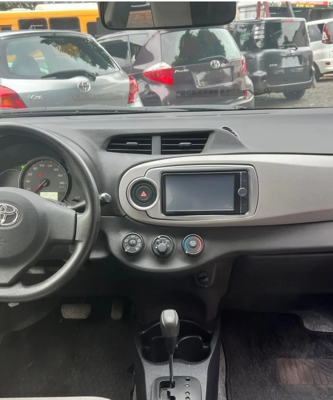 TOYOTA NEW VITZ 2012, imagen 2