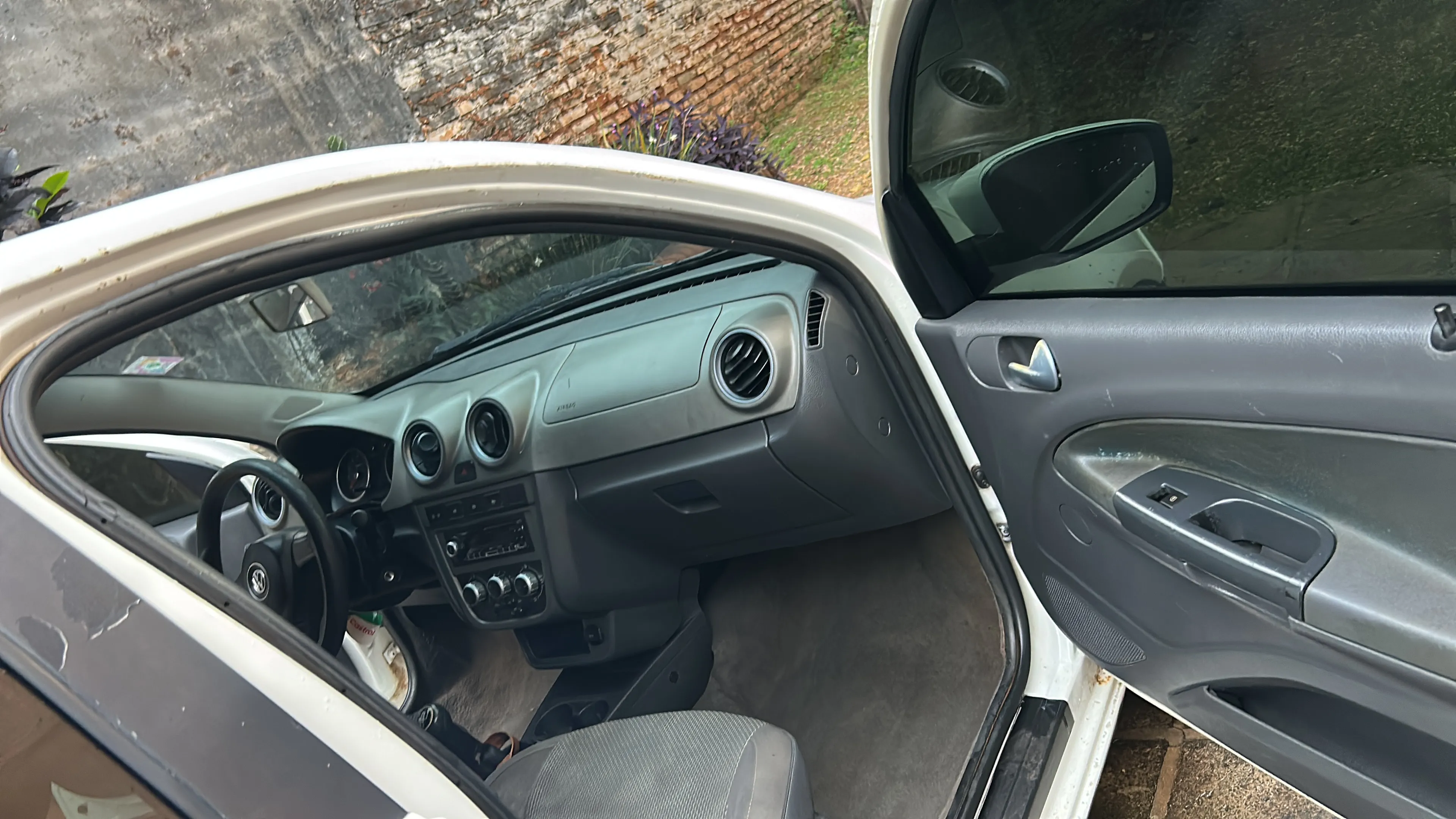VOLKSWAGEN GOL SEDAN 2012, imagen 2