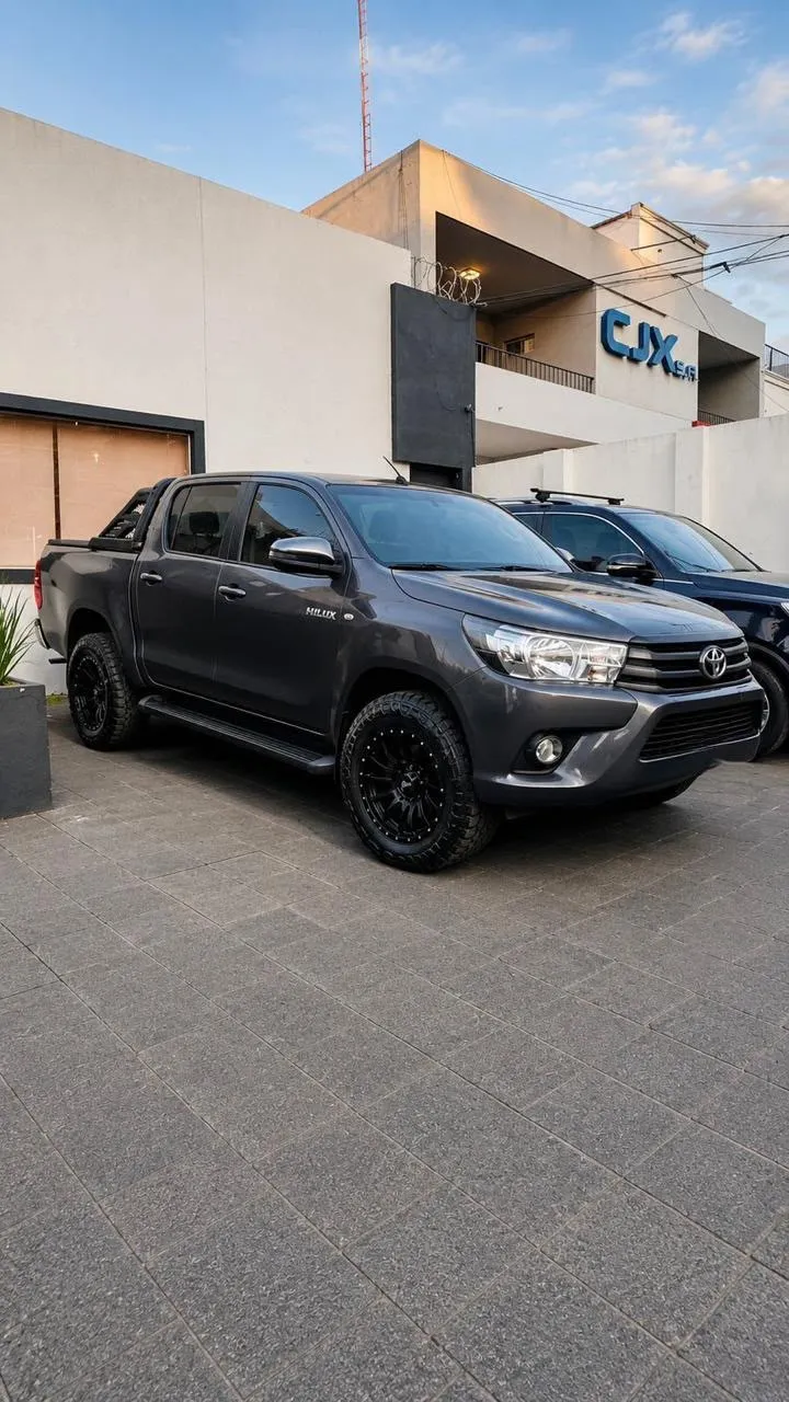 TOYOTA HILUX 2019