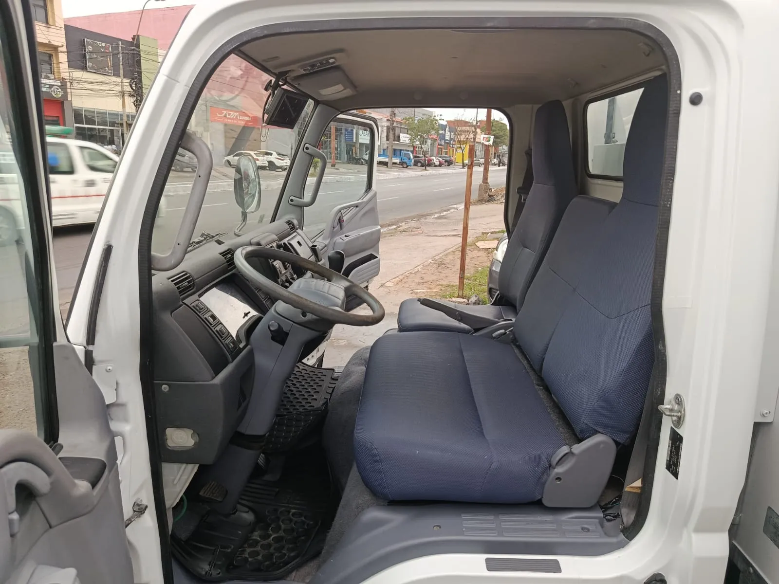 MITSUBISHI FUSO 2009, imagen 7
