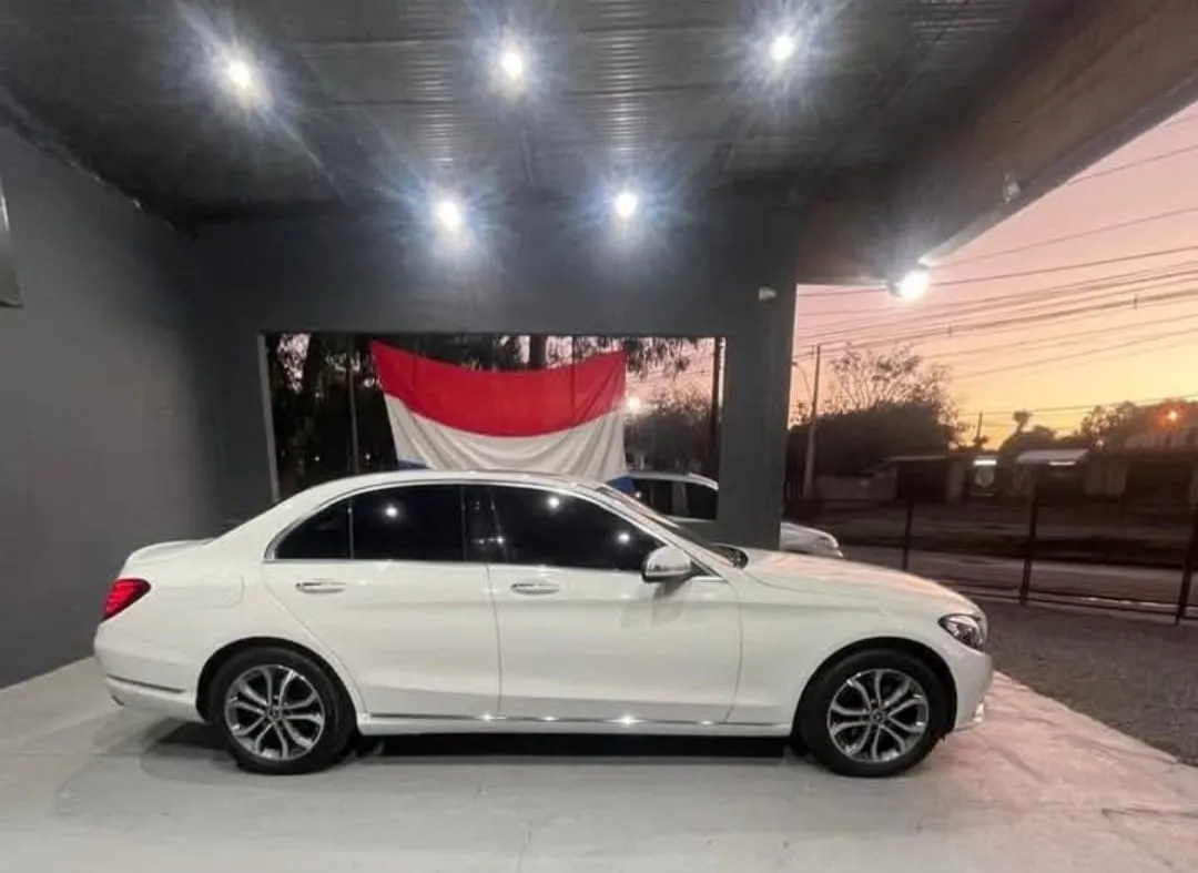 MERCEDES BENZ C220 2015