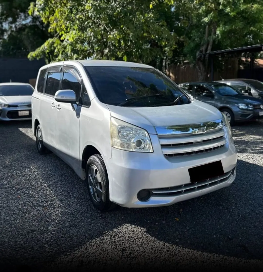 TOYOTA NOAH 2007, imagen 3