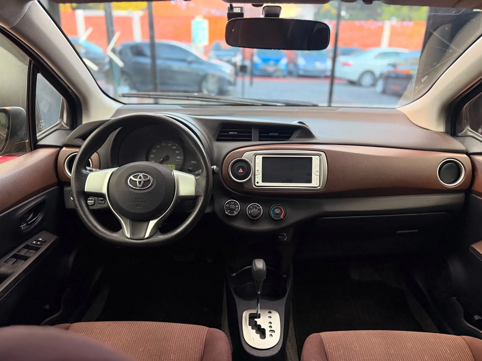 TOYOTA NEW VITZ 2012, imagen 2