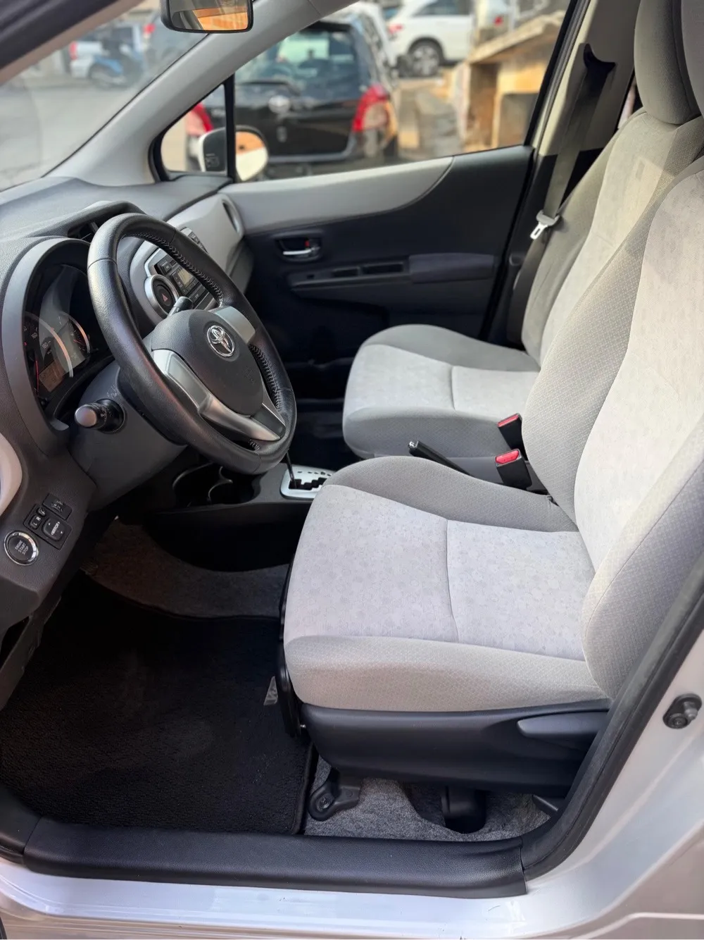 TOYOTA NEW VITZ 2013, imagen 4