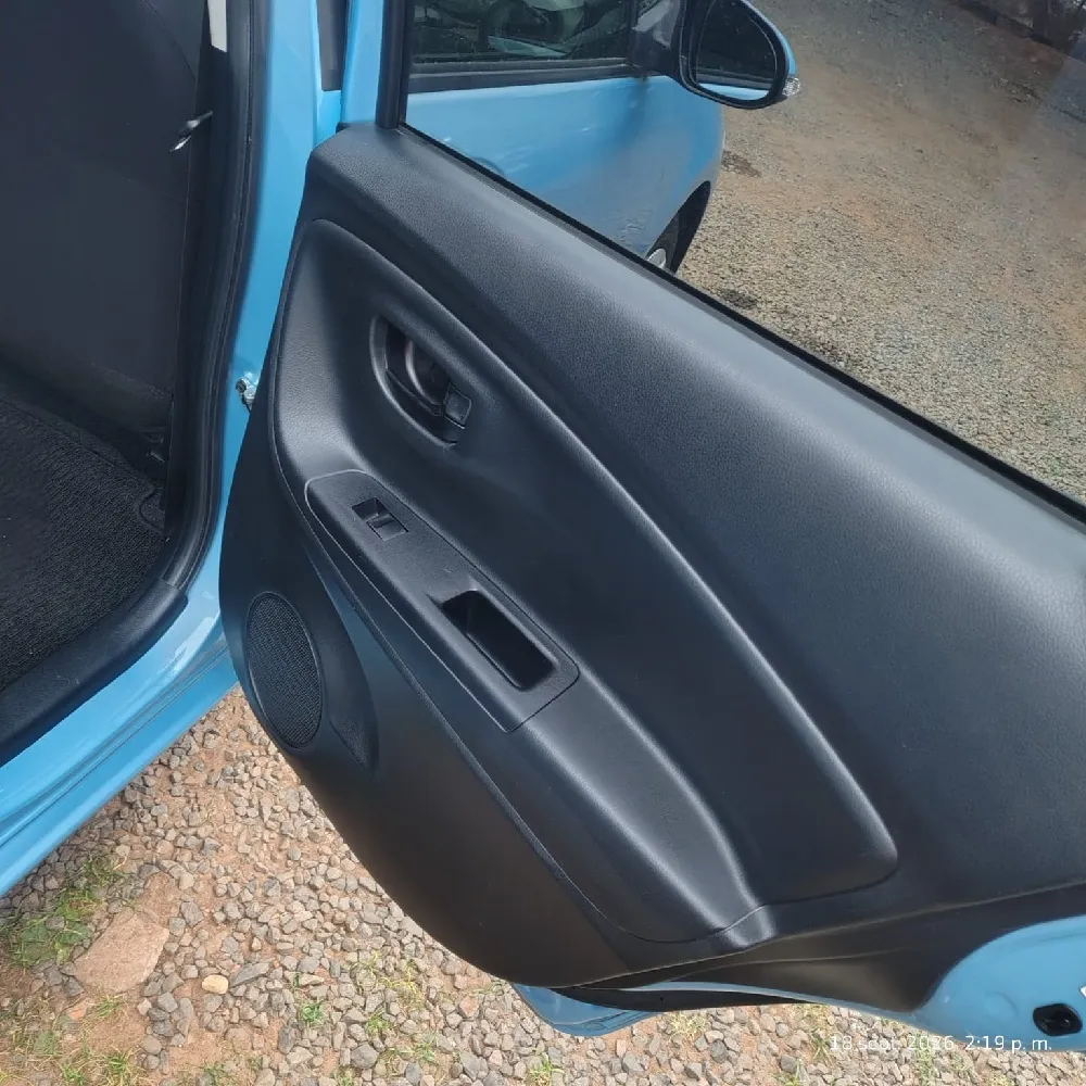 TOYOTA VITZ 2016, imagen 2