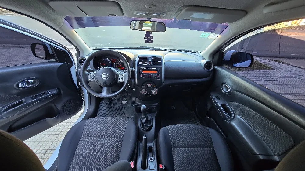 NISSAN VERSA 2012, imagen 2