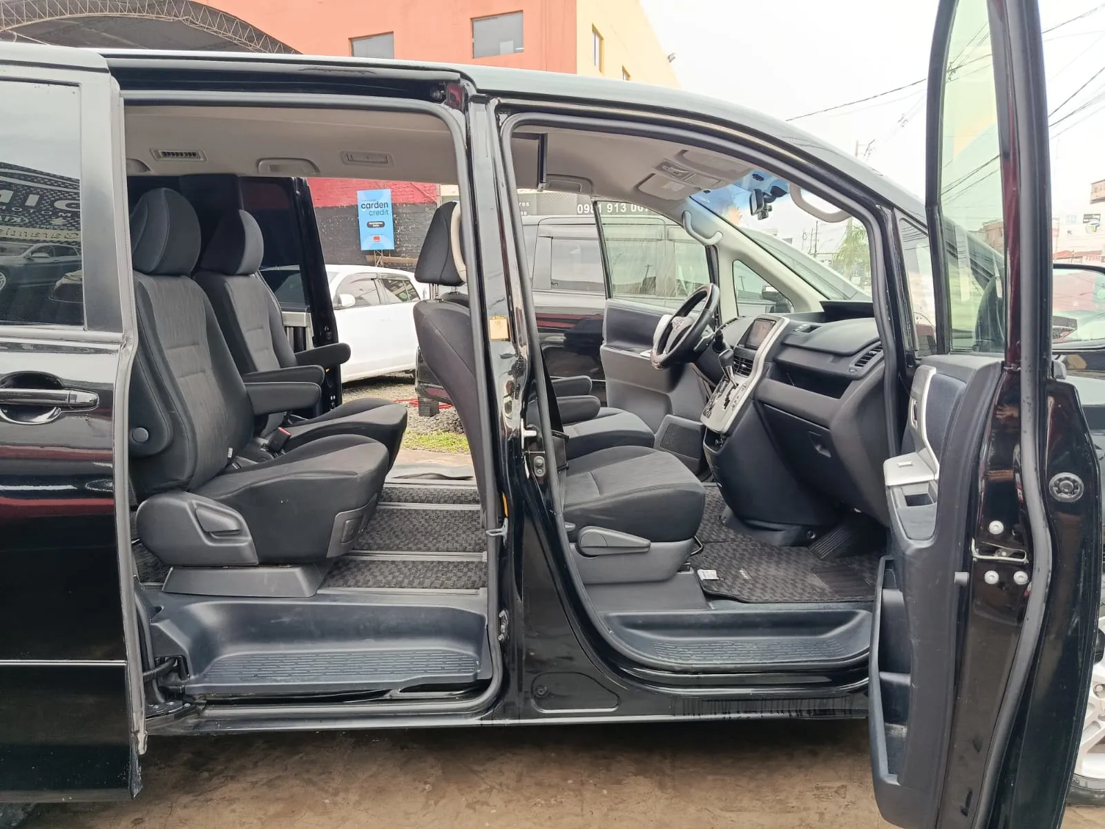 TOYOTA VOXY 2010, imagen 6