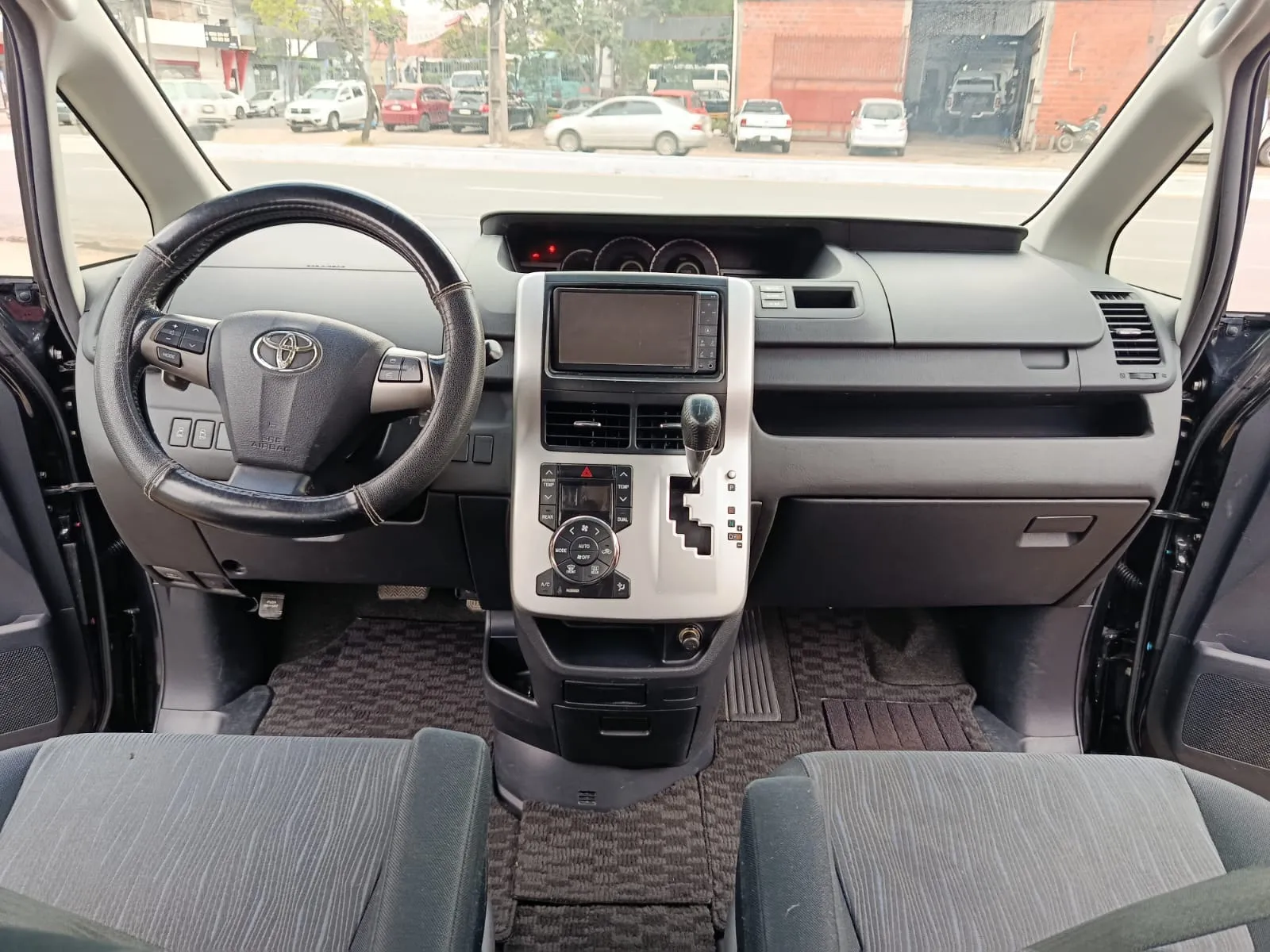 TOYOTA VOXY 2010, imagen 7