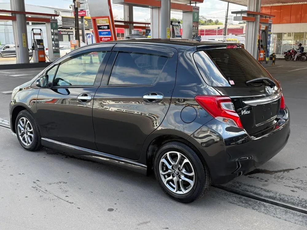 TOYOTA NEW VITZ 2015, imagen 2