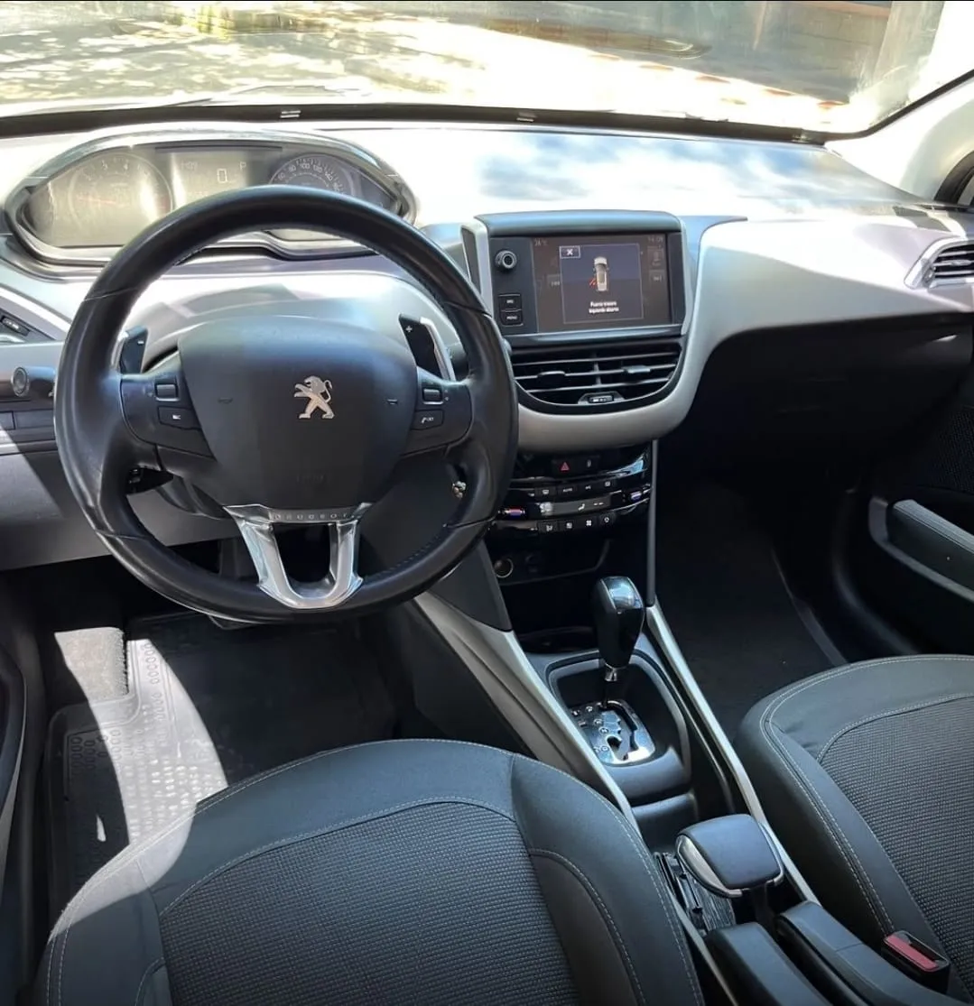PEUGEOT 208 2018, imagen 2