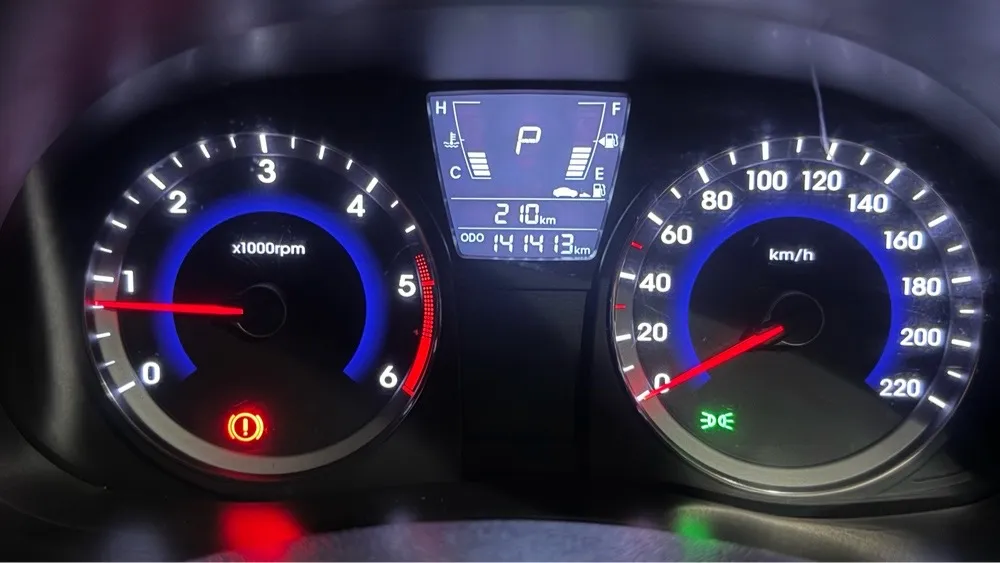 HYUNDAI ACCENT 2014, imagen 2