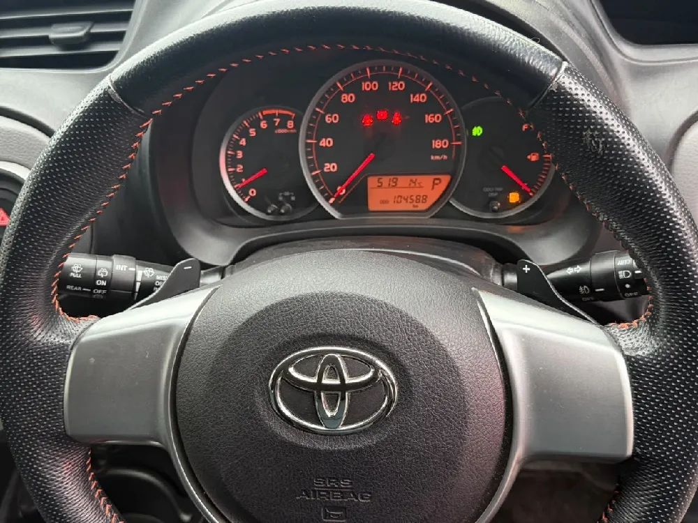 TOYOTA VITZ 2011, imagen 10